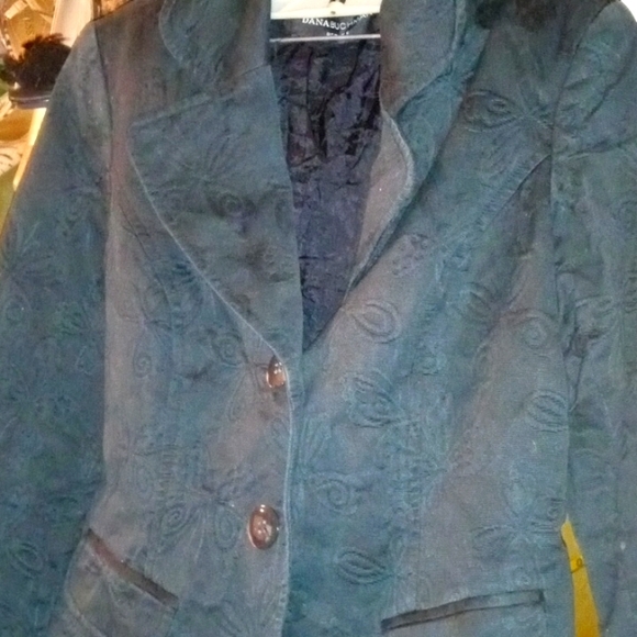 Cute black jacket - Picture 1 of 4